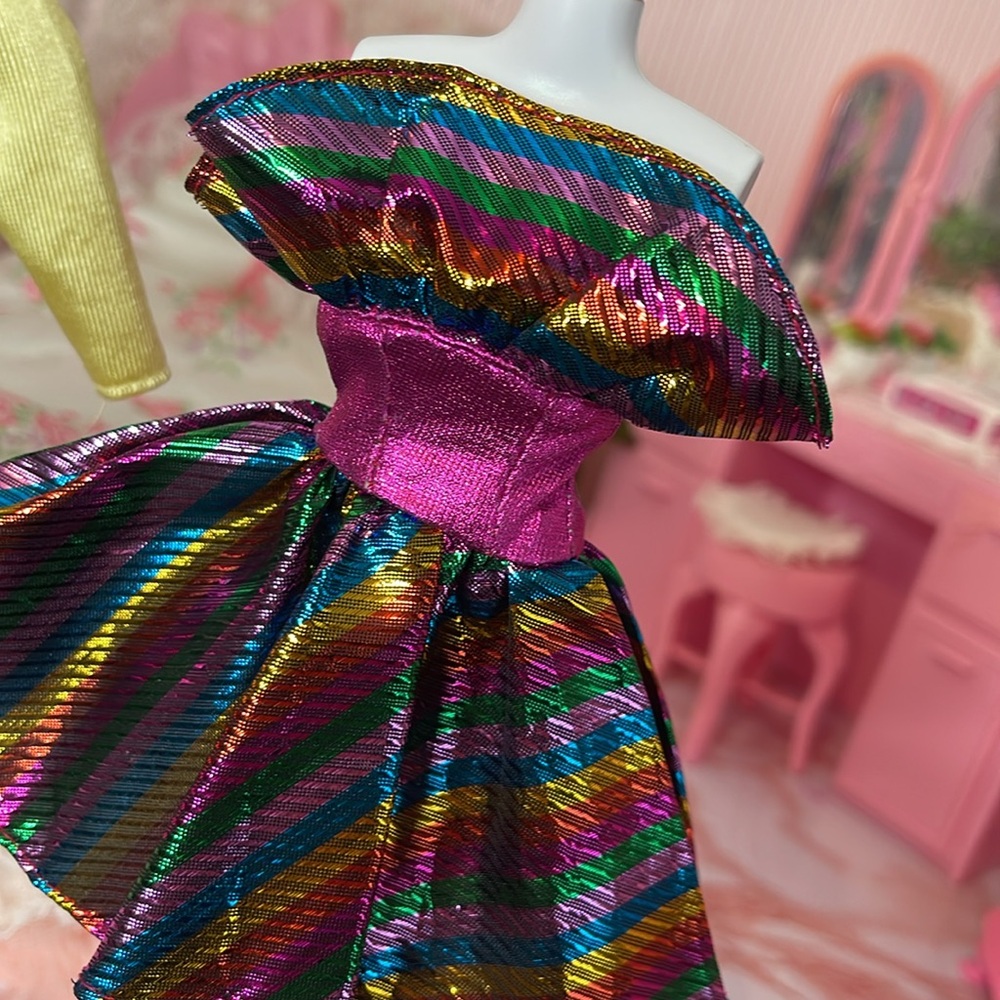 Barbie fashion fantasy & 2 fashion gift set fashions (willing to separate) - Picture 4 of 5